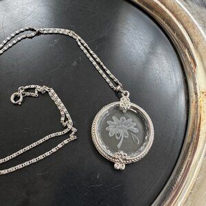 Hallmark EUC Crystal Glass Intaglio Etched Flower Necklace w/ Silver-tone Chain